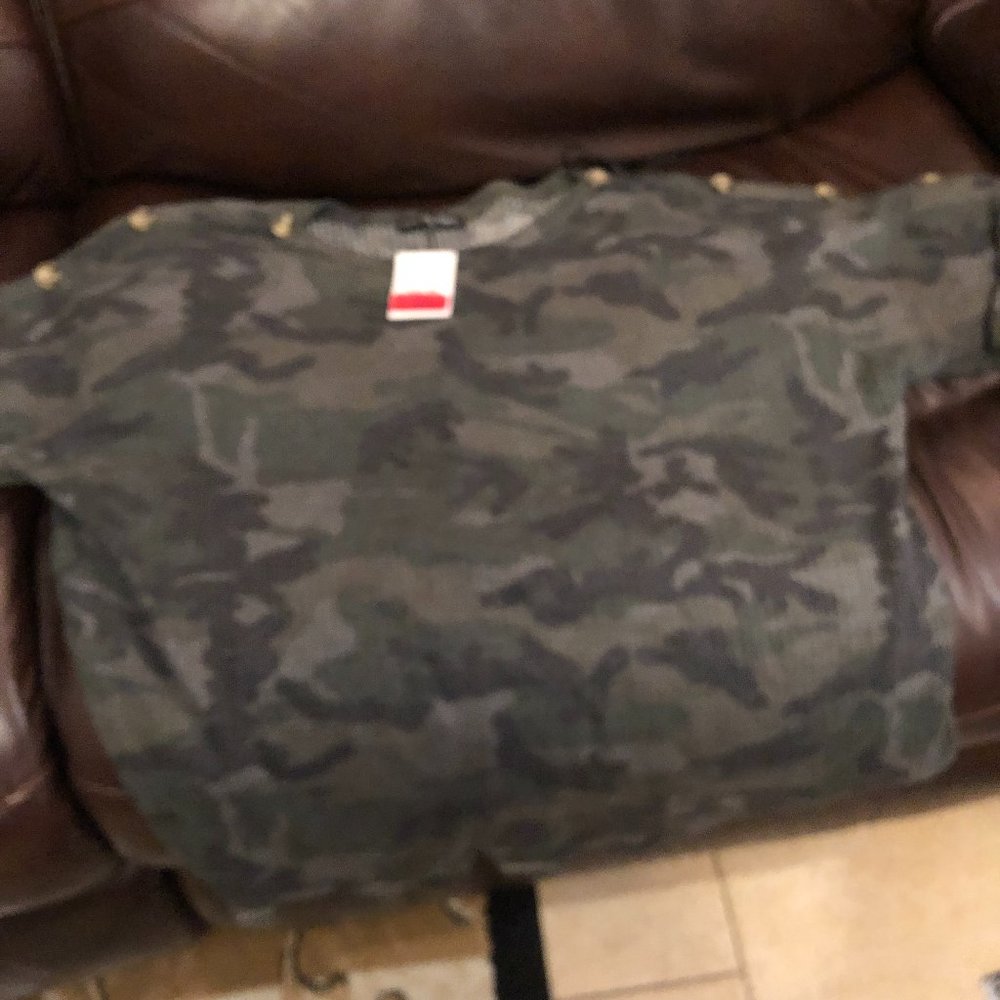 Women's plus size 1X Kim&Cami camo top